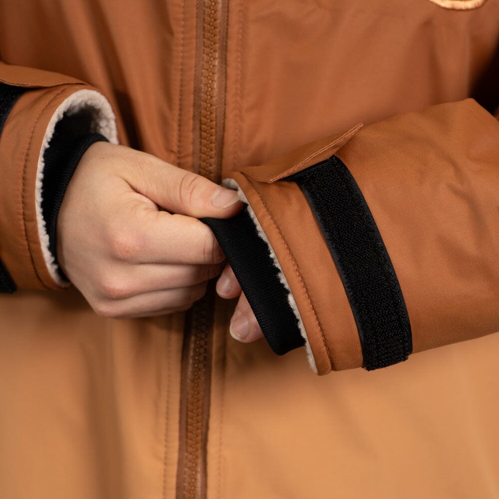 Storm Robe Yukon Brown - Wasserdichter Umkleidemantel Wasserdichte Storm Ponchos WAVE HAWAII