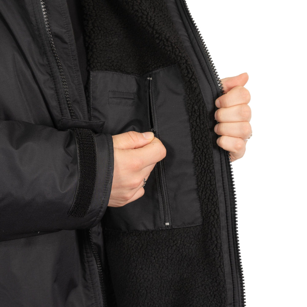 Storm Robe Yukon black - Wasserdichter Umkleidemantel Wasserdichte Storm Ponchos WAVE HAWAII